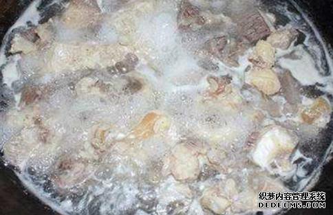 煮肉时,煮出的浮沫是精华还是脏东西,需要撇去吗?看完涨知识了
