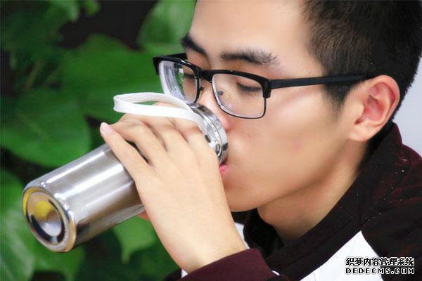 起床后,没刷牙就直接喝水,对身体有什么影响?多数人或还不了解