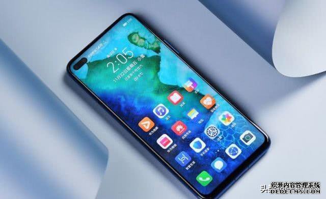 小米王腾霸气回怼荣耀:承认别人优秀很难?网友:比卢伟冰还刚