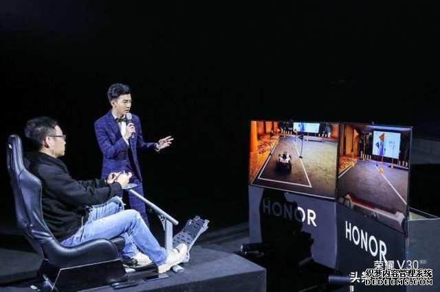 小米王腾霸气回怼荣耀:承认别人优秀很难?网友:比卢伟冰还刚