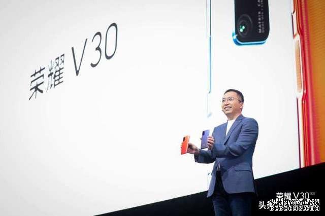 小米王腾霸气回怼荣耀:承认别人优秀很难?网友:比卢伟冰还刚