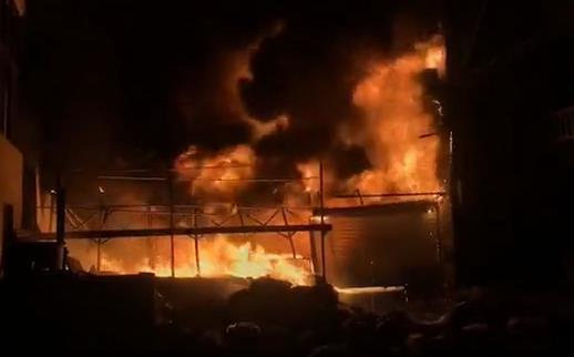 浙江嘉兴一污水罐发生疑似爆炸 造成多人被困