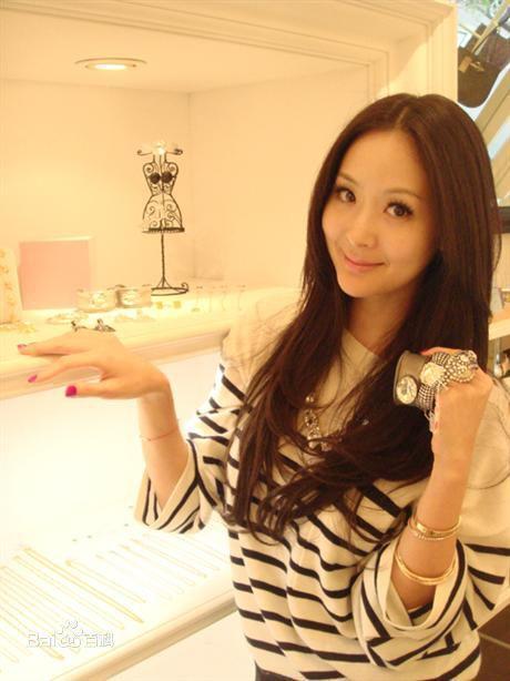 13岁就被富豪“预定”,一脸旺夫相,曾在一晚时间狂赚了13亿