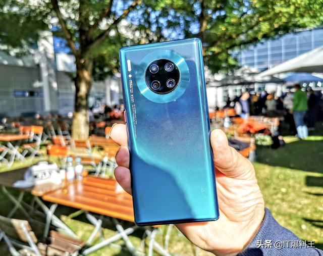 华为Mate30拆机报告曝光:美国零件占比百分之零