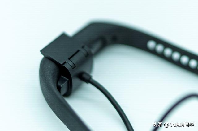 智能手表有的我也能有—黑加手环1S