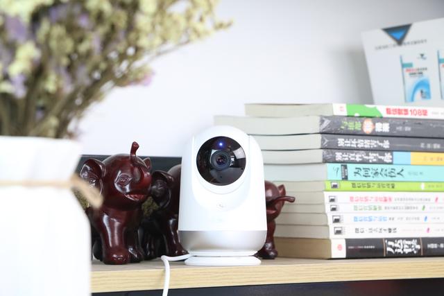 智能看家护院神器,支持AI人像追踪、异响侦测,自动生成家用vlog