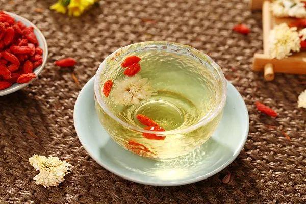 喝菊花茶清热去火、好处多?专家:不宜长期饮用