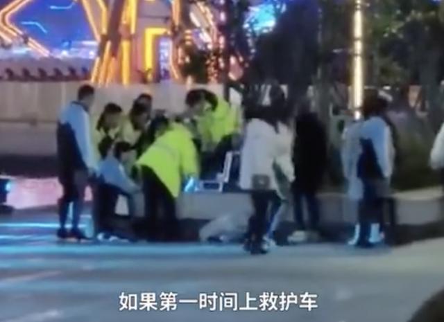 高以翔躺地抢救超17分钟,医生:上救护车边送医边抢救会更好