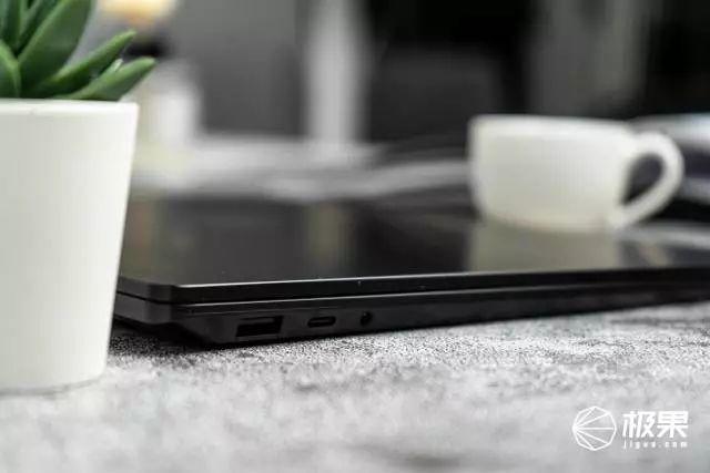 微软亲儿子被AMD“坑惨”!万元笔记本竟是壳子货,摸完嫌弃哭