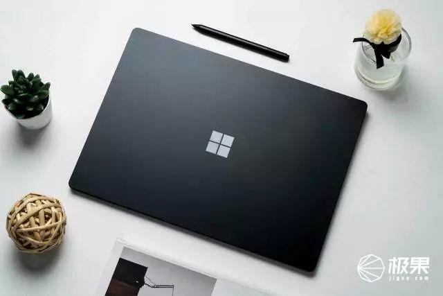 微软亲儿子被AMD“坑惨”!万元笔记本竟是壳子货,摸完嫌弃哭