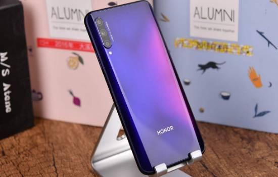 目前值得购买的华为手机,各方面的体验都是一流,最低1000元左右