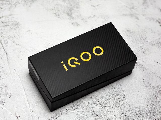 苹果跪了,华为沸了,OV精了,锤子黄了:2019年手机大事件复盘