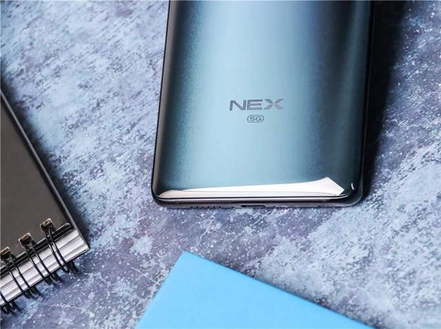 苹果跪了,华为沸了,OV精了,锤子黄了:2019年手机大事件复盘