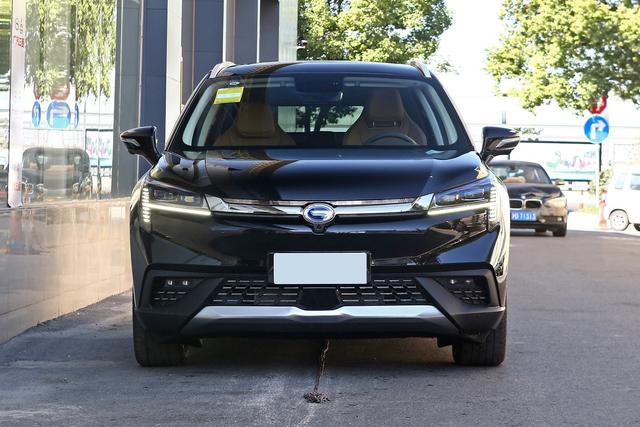 100万的性能,60万的档次,30万的价格,这豪车还能原厂定制改装