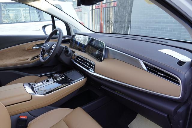 100万的性能,60万的档次,30万的价格,这豪车还能原厂定制改装