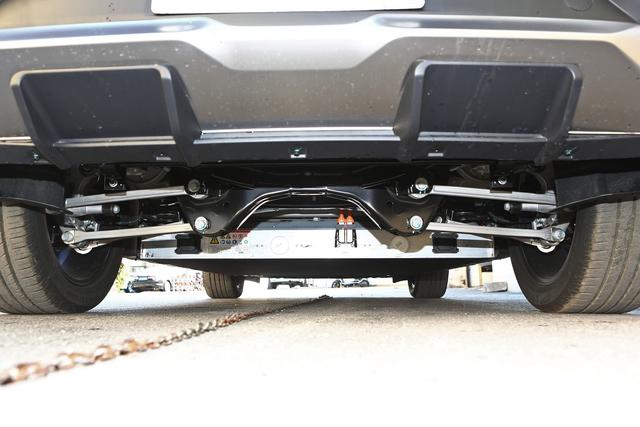 100万的性能,60万的档次,30万的价格,这豪车还能原厂定制改装