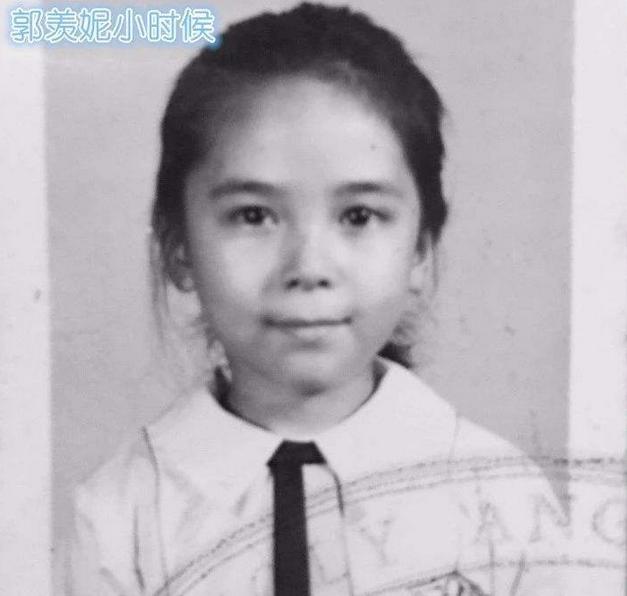 传奇港姐下嫁穷小子，比郑爽在感情里还卑微，一把好牌打得稀烂