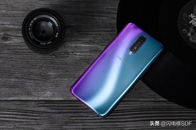 被CPU拖累的OPPO旗舰,50W闪充+91.5%屏占比,谁说吃鸡不稳?