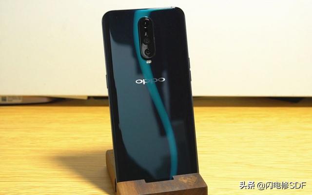 被CPU拖累的OPPO旗舰,50W闪充+91.5%屏占比,谁说吃鸡不稳?