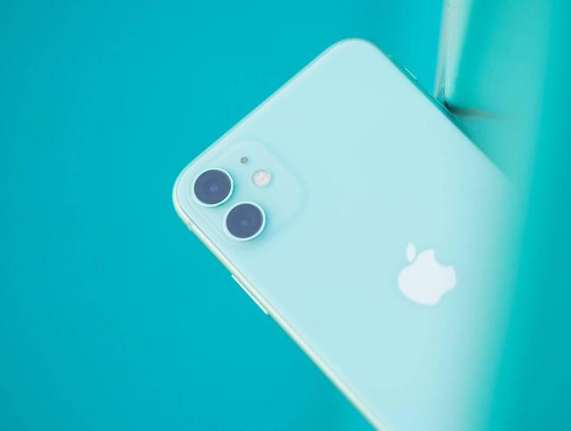 被网友捧上天的华为Mate30,为啥还是被iPhone11吊起来打?