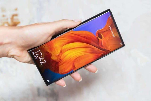 联想新品:被看作超越华为、三星的存在,如今抢手到推迟上市