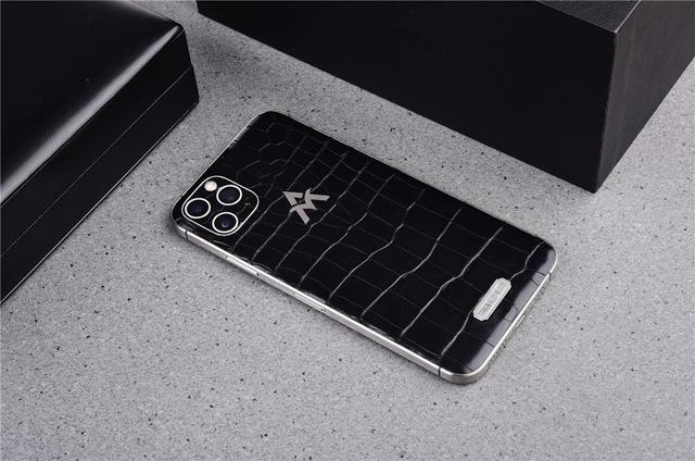 定制最新iPhone:把玻璃换成钛合金+鳄鱼皮,碎屏?可能不存在