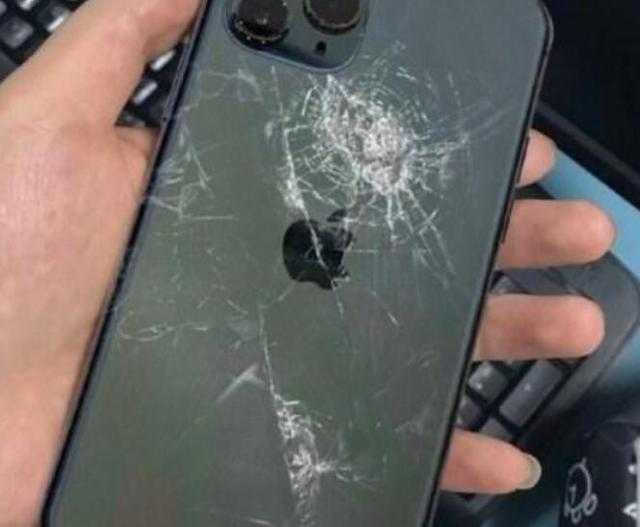 定制最新iPhone:把玻璃换成钛合金+鳄鱼皮,碎屏?可能不存在