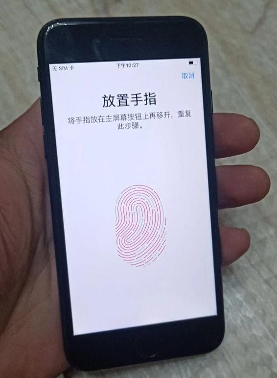 它是曾经一机难求,加价购买。如今皇帝版仅1300元