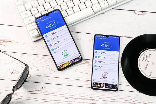 都是骁龙855 Plus,为什么iQOO Pro的跑分要比小米9 Pro高2.5万分