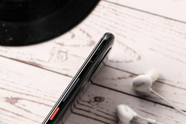 都是骁龙855 Plus,为什么iQOO Pro的跑分要比小米9 Pro高2.5万分