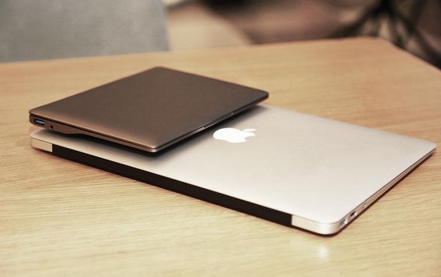 手机全面屏越来越大,这家厂商却把笔记本做成掌上电脑