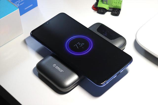 30元无线充电接收器+ORICO萤火虫,旧手机像小米9一样“躺着充”