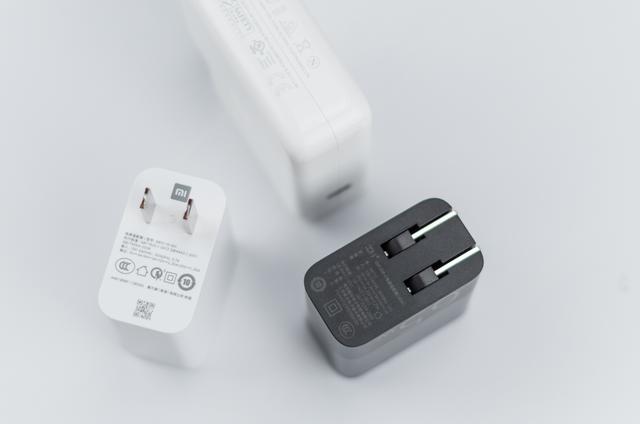 性价比惊人,一个充电头兼容全设备,65W、体积小巧,体验爽爆
