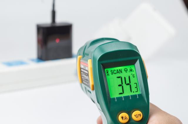 性价比惊人,一个充电头兼容全设备,65W、体积小巧,体验爽爆