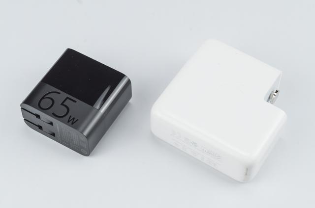性价比惊人,一个充电头兼容全设备,65W、体积小巧,体验爽爆