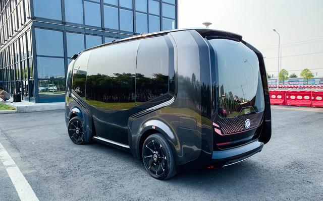 真的连方向盘都没有 实拍国产第二代无人驾驶车