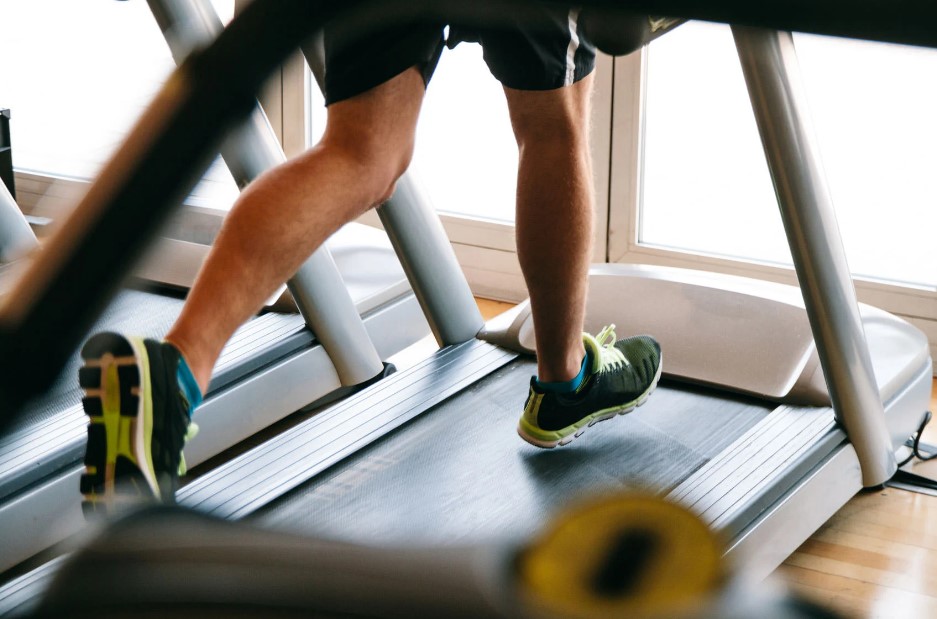 出门散步被夸真年轻,只因养成8个好习惯,听听医生科普