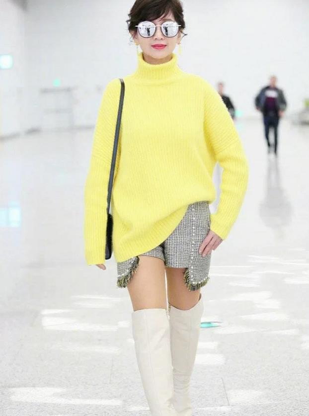 60岁的女人,穿衣别太沉闷了,学学赵雅芝,多穿这几种颜色很美