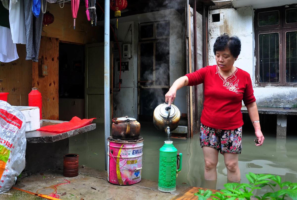 烧开水,多久喝完最好?白开水放三天不如自来水