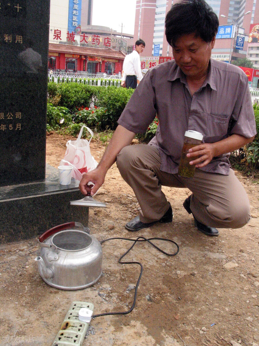 烧开水,多久喝完最好?白开水放三天不如自来水