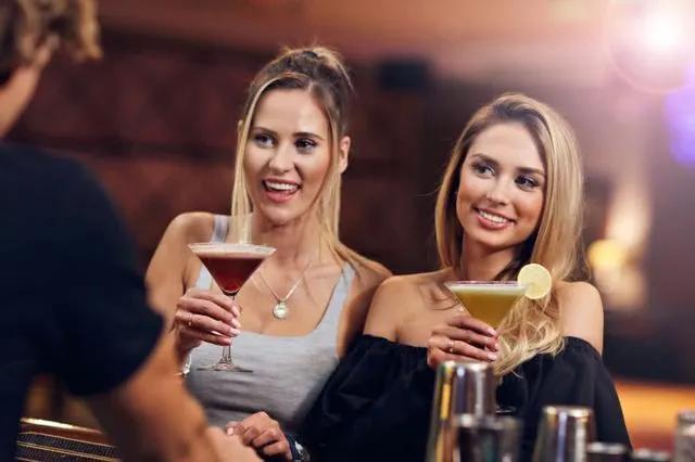 每天喝一盅白酒,可以暖胃,护血管?这个回应,或跟你想的不一样