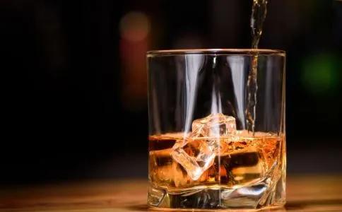 每天喝一盅白酒,可以暖胃,护血管?这个回应,或跟你想的不一样