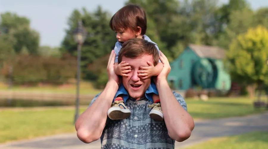 最失败的教育,就是孩子受不起打击,“挫折教育”家长要重视