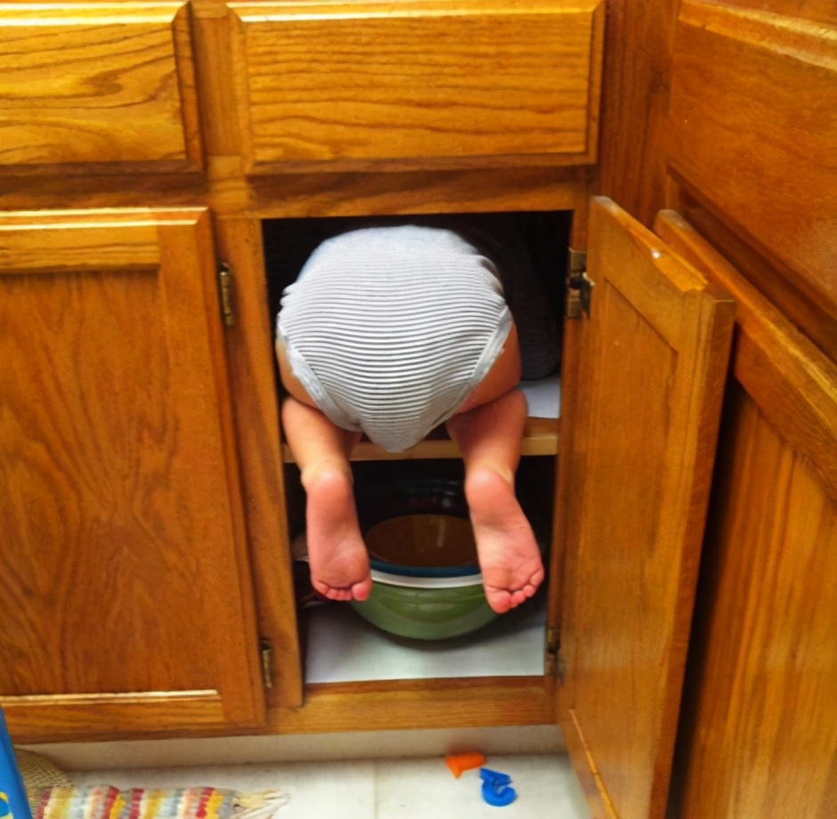 只藏脑袋不藏脚?孩子捉迷藏的背后藏着你不知道的儿童心理学