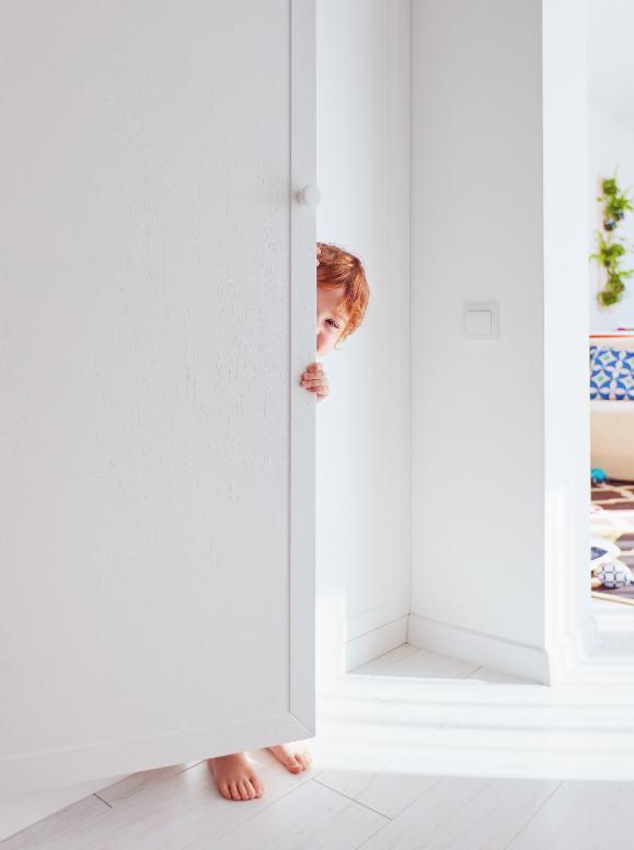 只藏脑袋不藏脚?孩子捉迷藏的背后藏着你不知道的儿童心理学