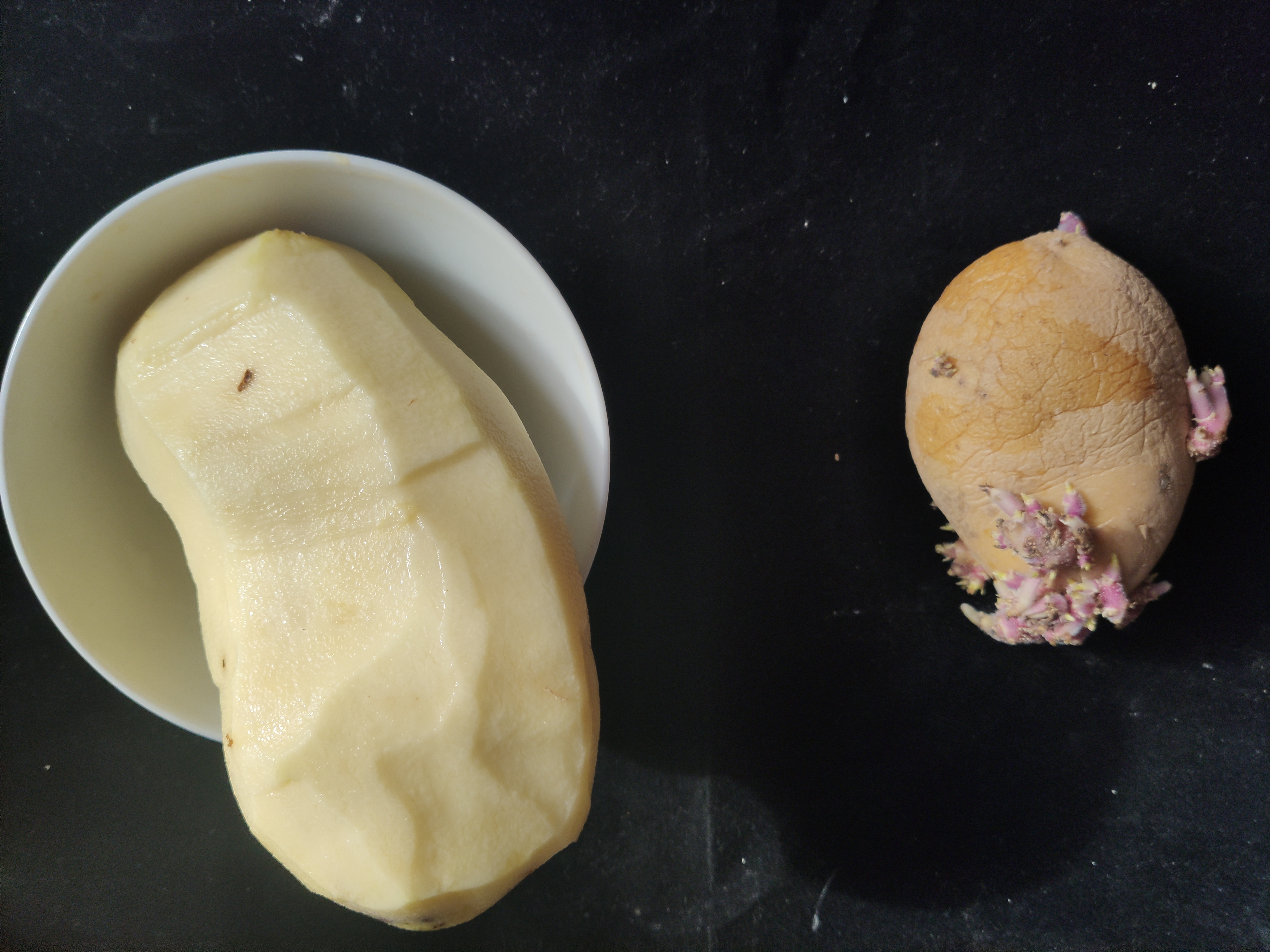 买土豆时,挑绿皮还是黄皮的?买错可是会中毒的,下次别再买错了