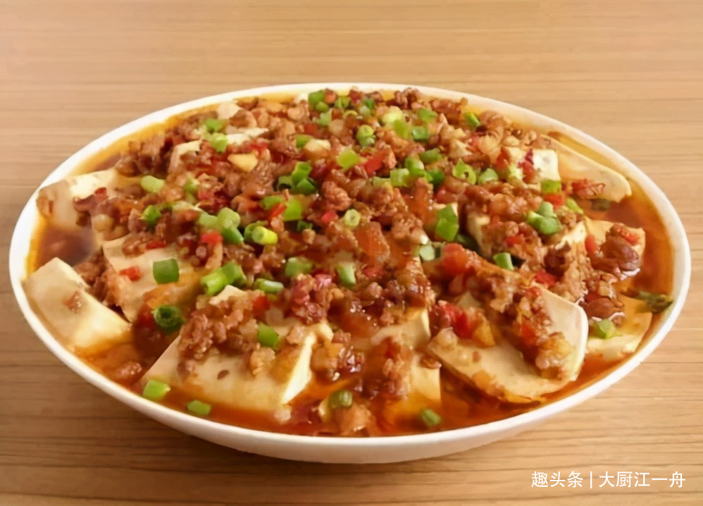 过年了,教你豆腐这样做,不炒不炸上锅一蒸,美观好吃待客倍有面