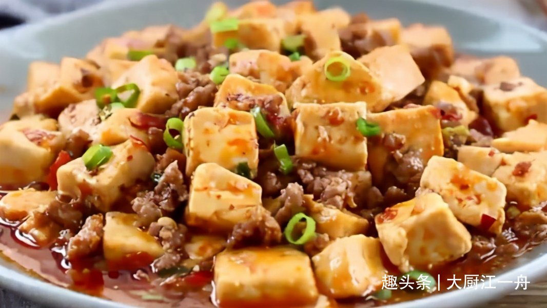 过年了,教你豆腐这样做,不炒不炸上锅一蒸,美观好吃待客倍有面