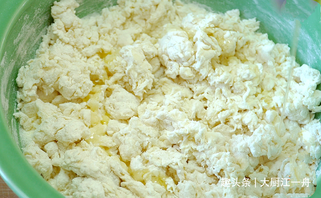 家常油饼的简单做法,柔软起层,凉了不硬有诀窍,你还不会做吗