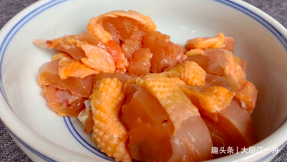天冷要多吃鸡肉,教你懒人做法,不炒不炖不油炸,上桌就被抢光了